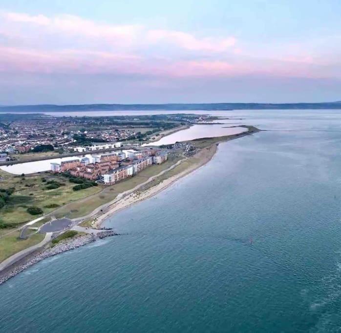 Stunning 2 Bed House Near Coastal Path/Lake/Beach Llanelli Eksteriør billede